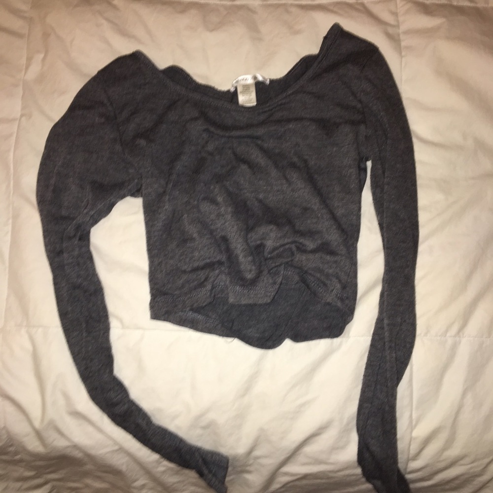 Long sleeve grey crop top