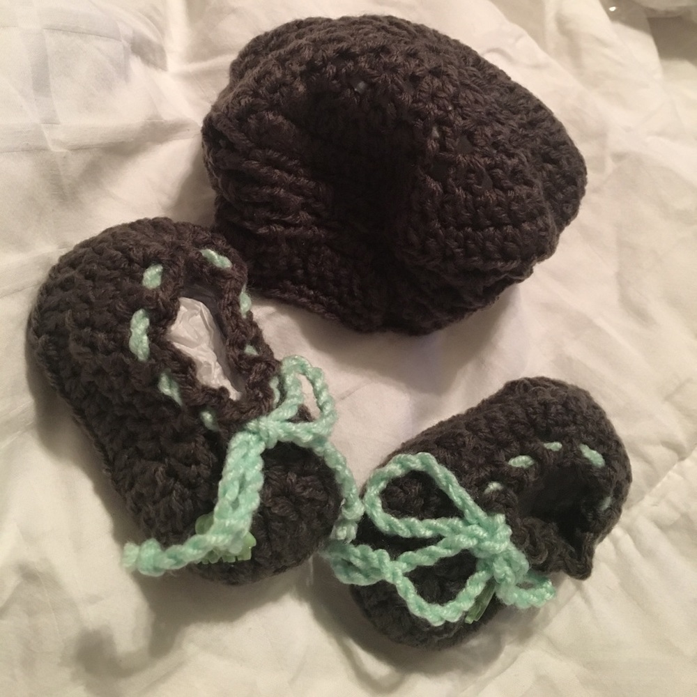 Baby hat and bootie set