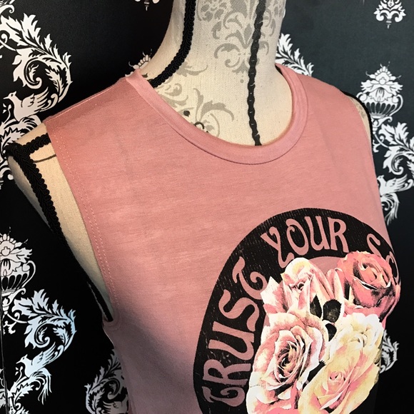 🍀 NWT! Trust Your Soul Floral Tank! - Picture 2 of 5