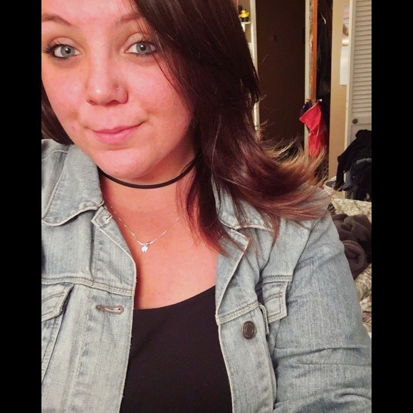 Meet your Posher, Alyssa - Picture 1 of 1