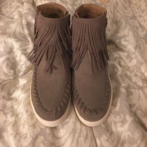 Mossimo Size 8 Fringe Sneakers