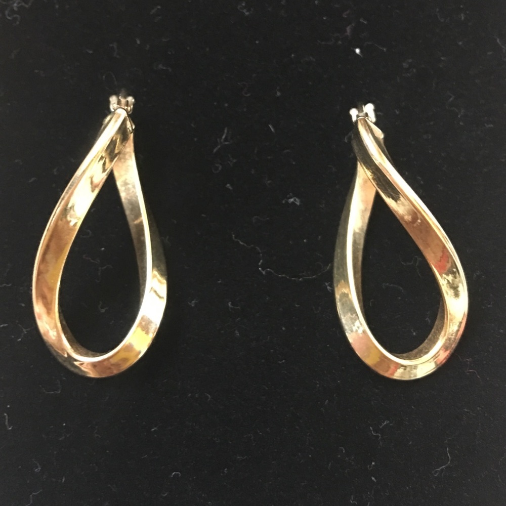 14 k gold hoop earring