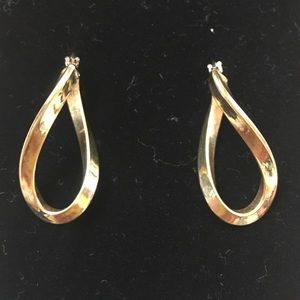 14 k gold hoop earring