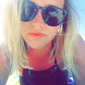 Meet your Posher, Abbie