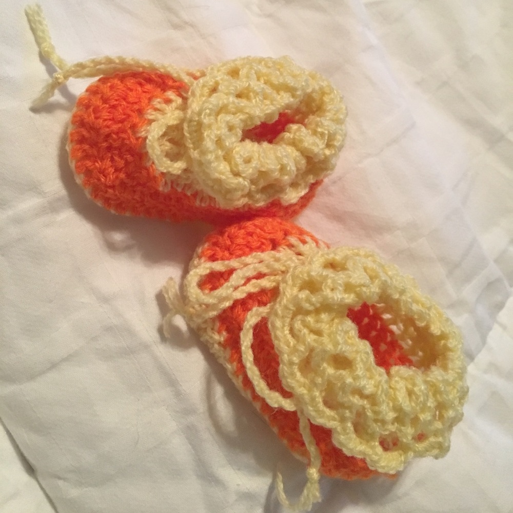 Baby booties. Escarpines.