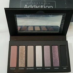 Younique shadow palette 3