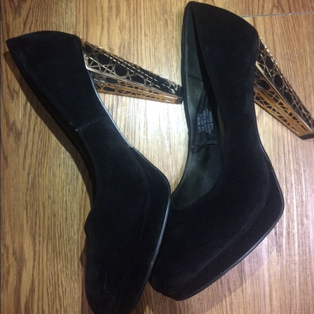 my fav pair of heels! i always get compliments:)