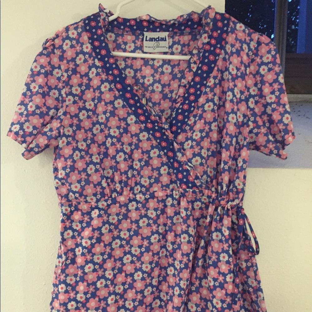 Landau scrub top