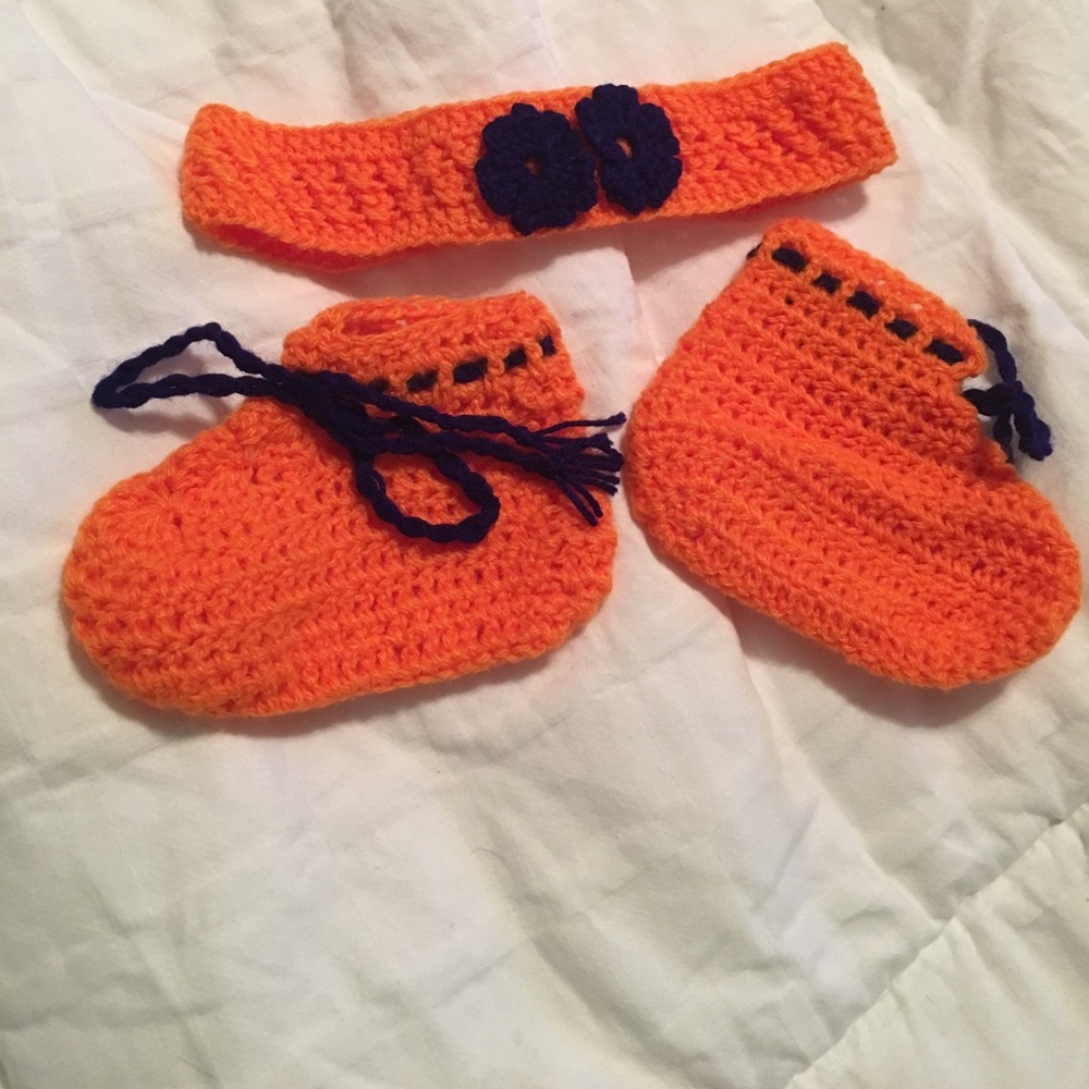 Knitted headband and bootie set. Escarpines.