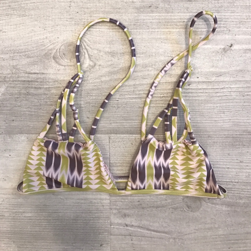 Acacia Santorini top in arrow