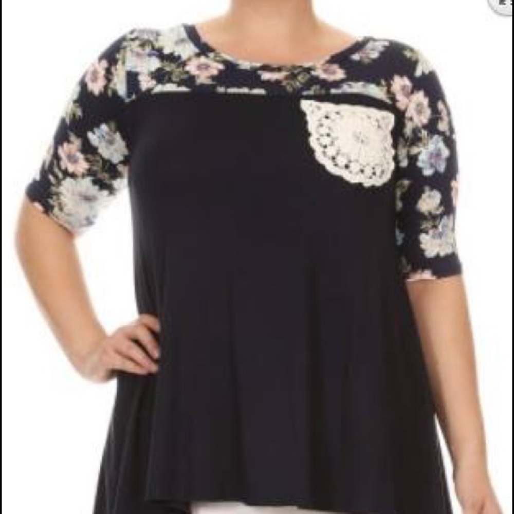 🌺❤️Navy floral top