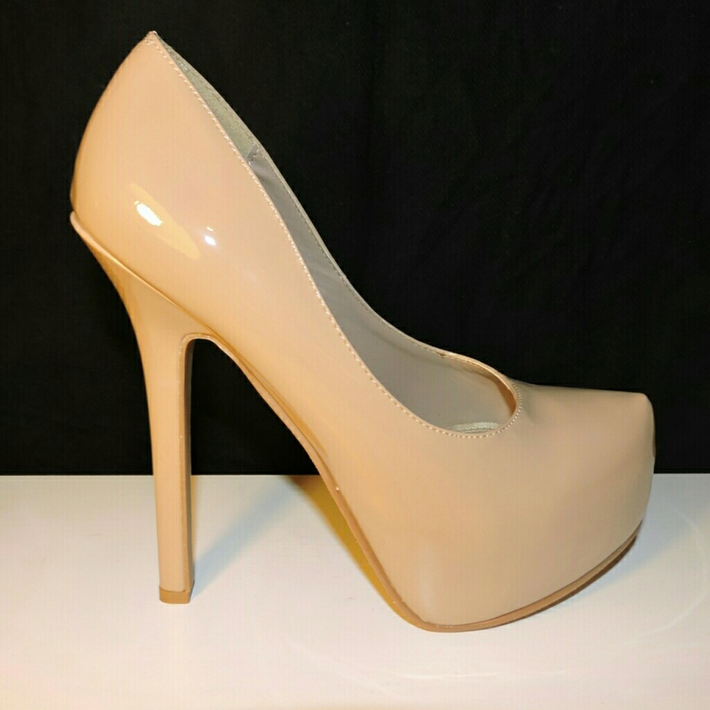 Nude pumps