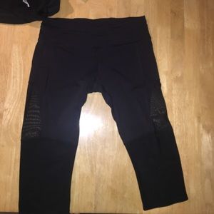 lululemon "training tough" crop w/ mesh panels sz8