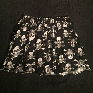 Black Skulls And Roses Casual Mini Skirt