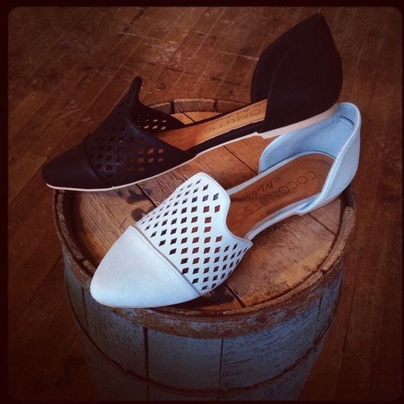 NIB Turquoise Ski Laser Cut Ballet Classic Flats - Picture 3 of 6