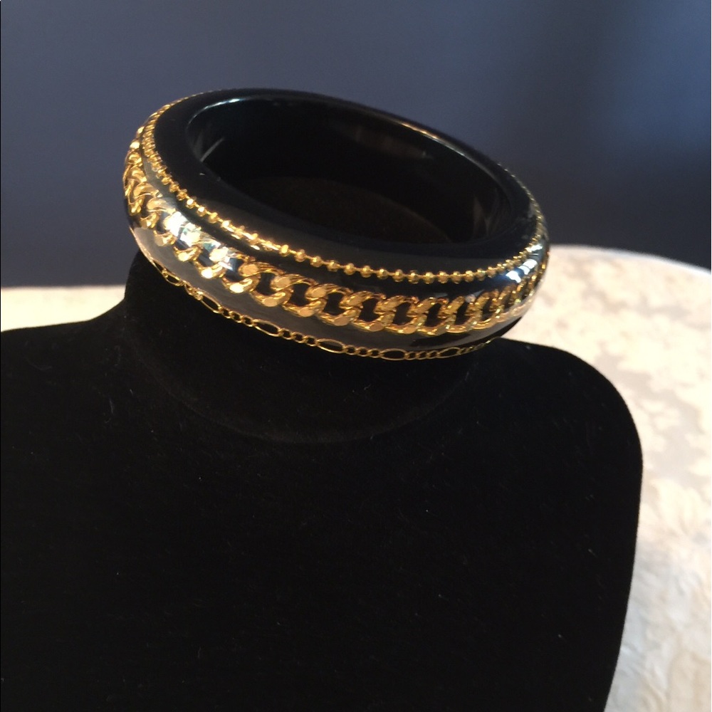 NWOT Tres Chic Bracelet.