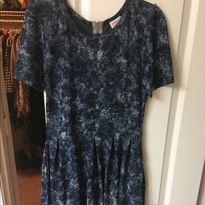 Beautiful LuLaRoe Amelia