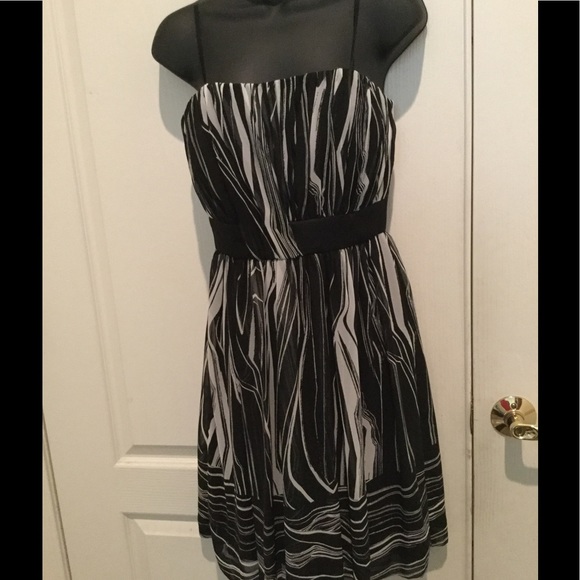 MaxandCleo strapless vertical print dress size 4 - Picture 2 of 5