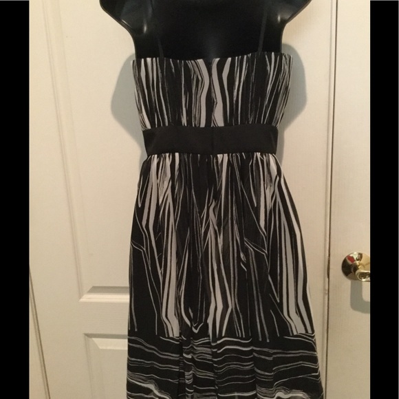 MaxandCleo strapless vertical print dress size 4 - Picture 3 of 5