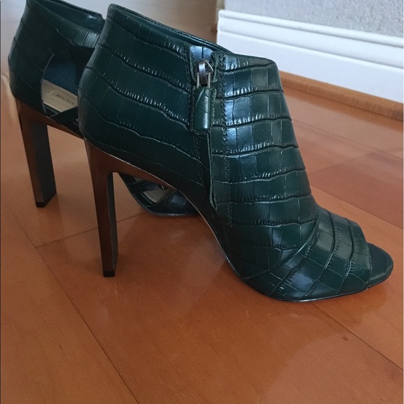 BCBG MaxAzria - Picture 2 of 8