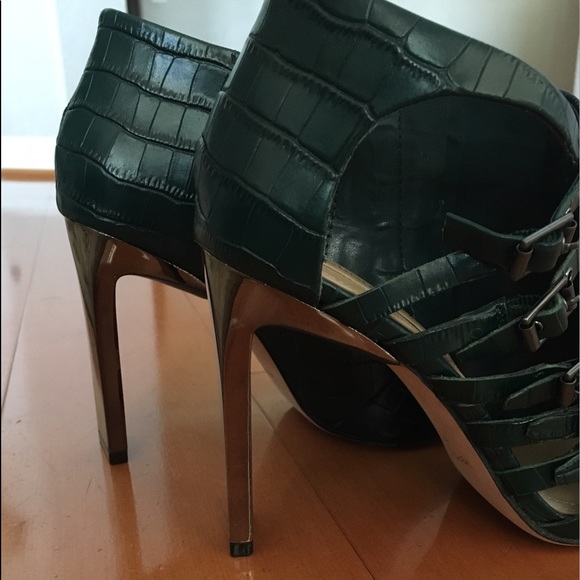 BCBG MaxAzria - Picture 6 of 8