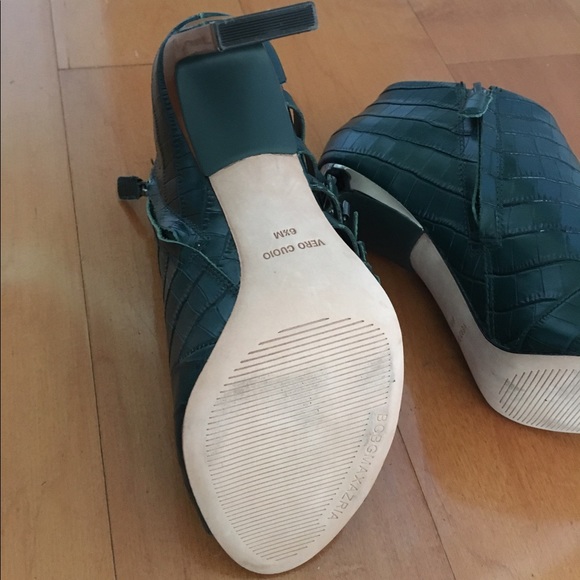 BCBG MaxAzria - Picture 7 of 8