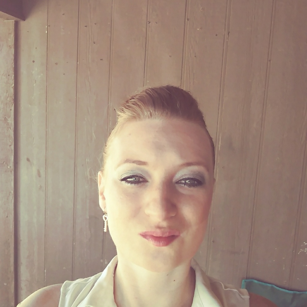 Meet your Posher, Deedee