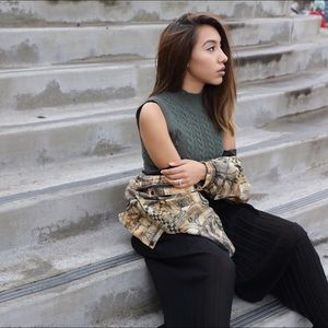 Meet your Posher, Valeria