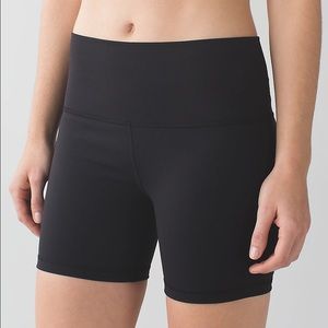 NWT lululemon Groove Short 2 sz 4