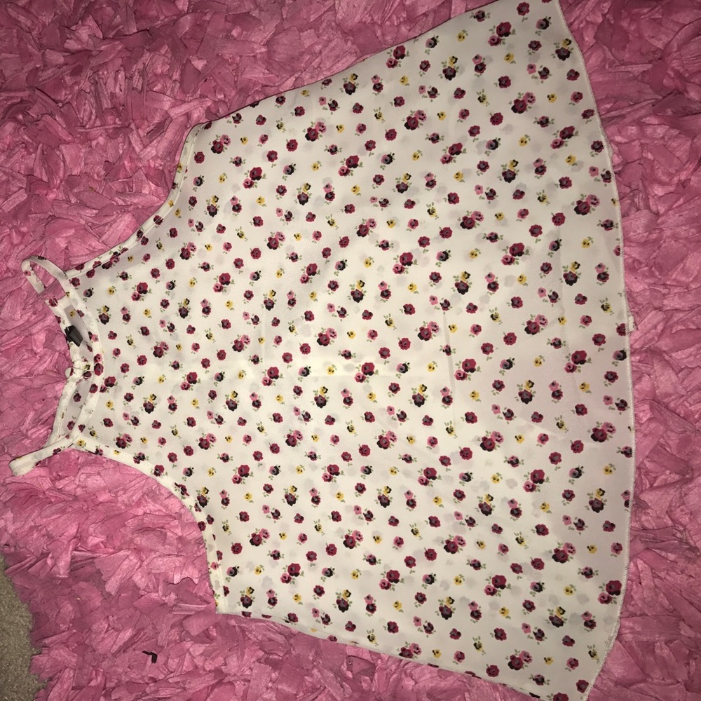 It's a really cute crop top