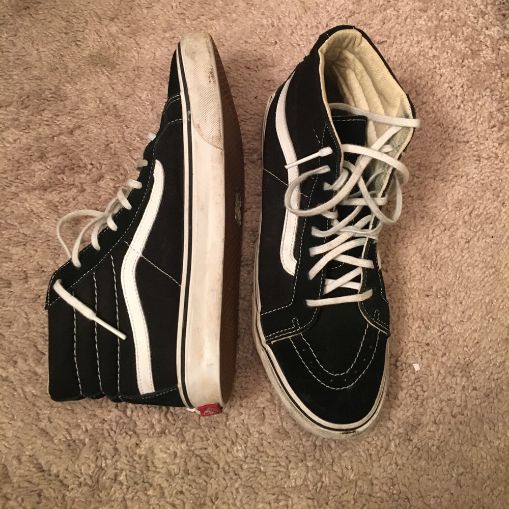 Men's 7.5 women's 9 Vans black and white sk8-hi
