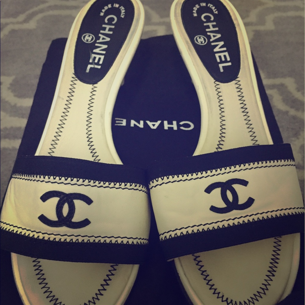 Classic Chanel White Kitten Heels