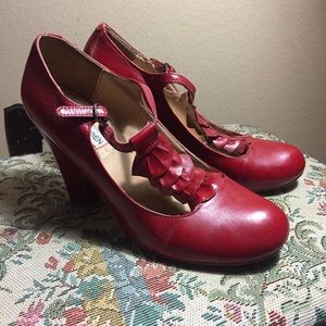 Steve Madden Red T Strap Heels Size 7.5