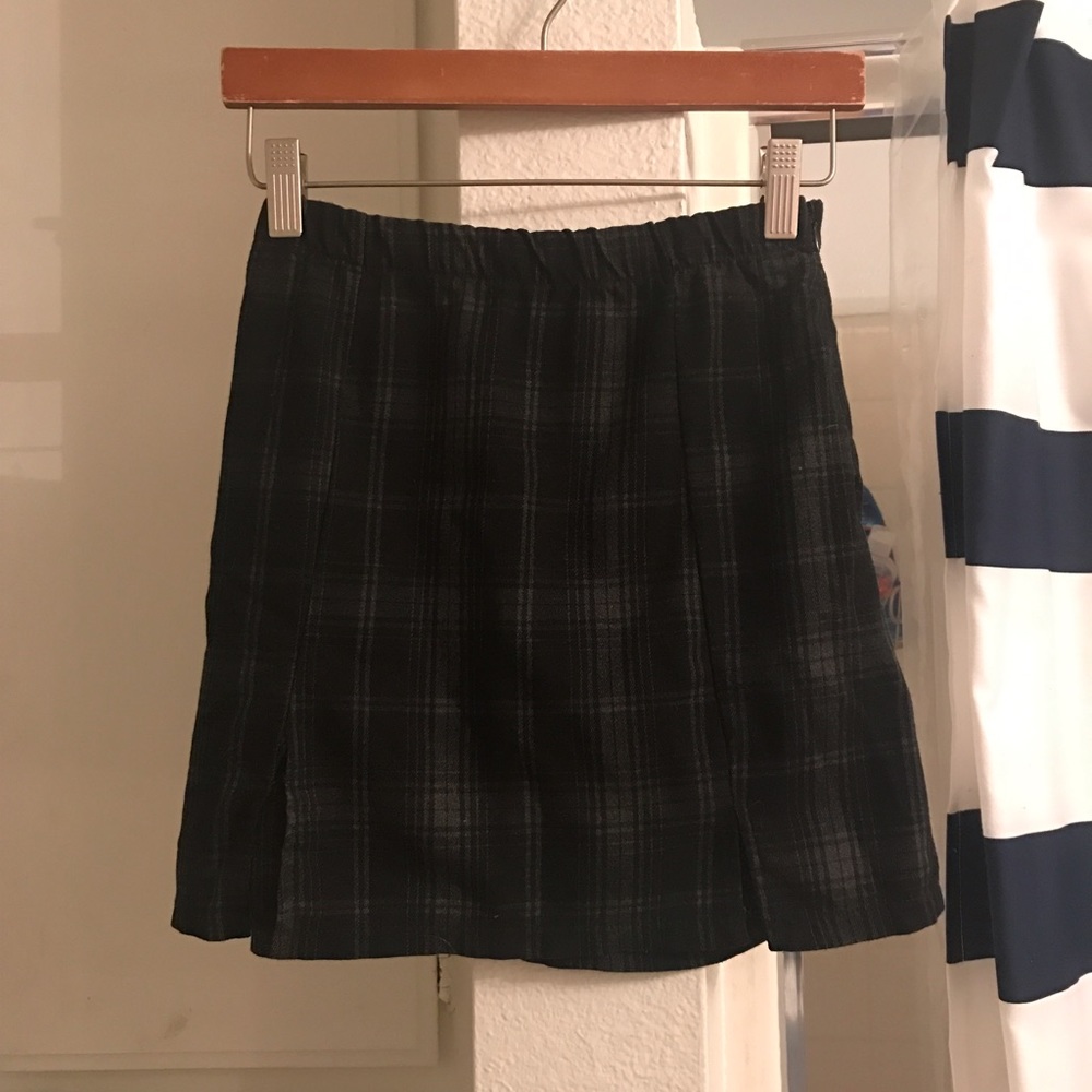 💌 SOLD 💌 Brandy Melville Plaid Skirt