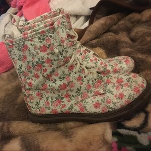 🌸 FLORAL BOOTS 🌸