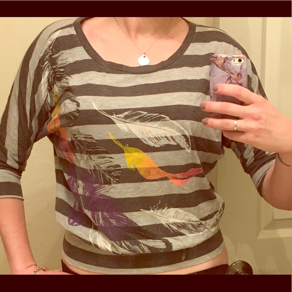 Dolman Sleeve Feather Graphic Top 🎀