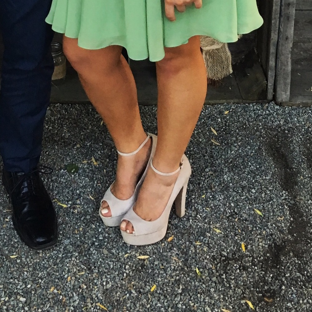 Size 9 Steve Madden open toe ankle strap platform