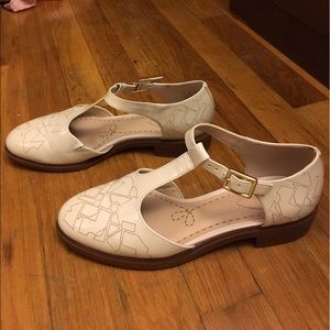 Adorable Clarks summer shoes sz 6.5