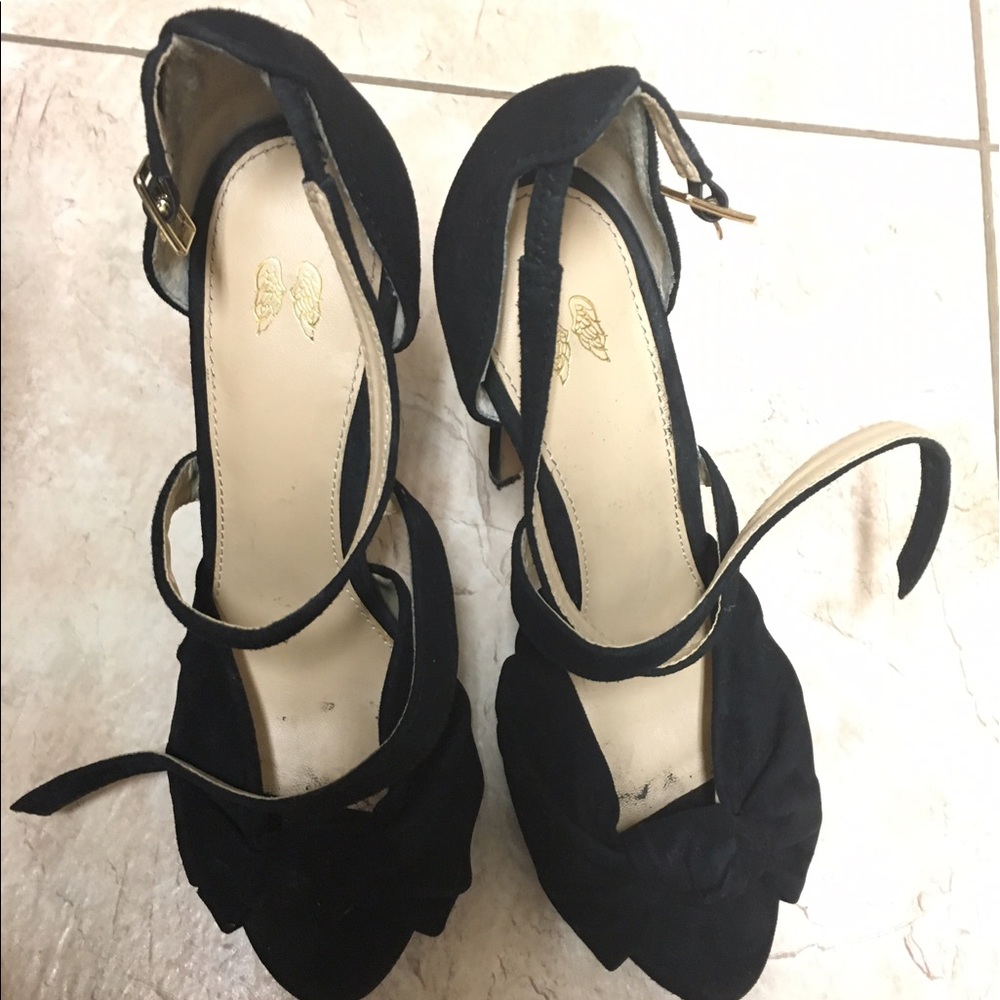 Black pumps 👠👠👠