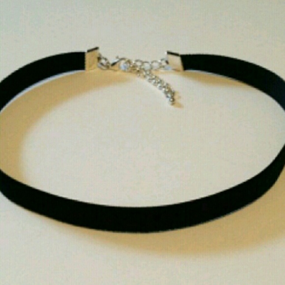 🔴Simple🔴Black Velvet Choker Necklace - Picture 3 of 3