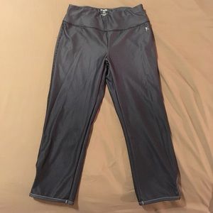 Danskin Now Fitted Athletic Capris