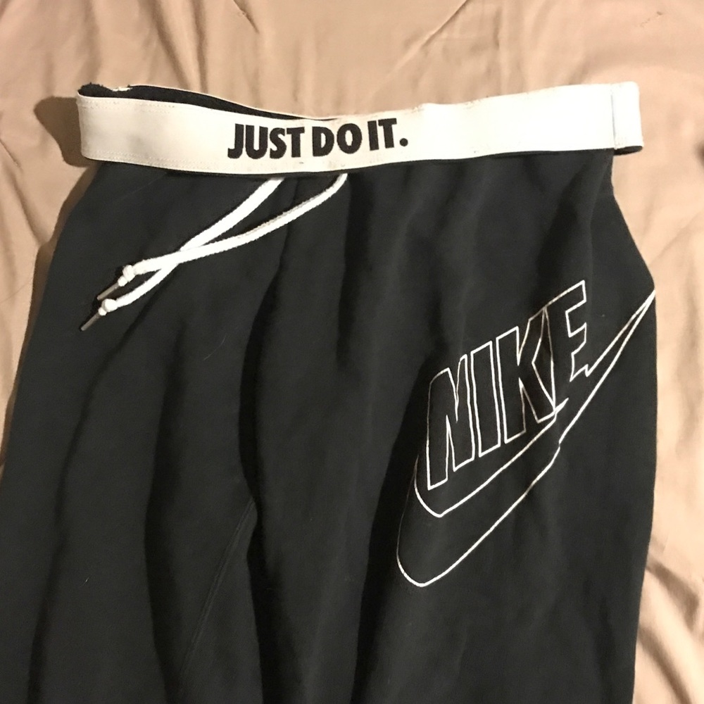 Nike cropped sweatpants