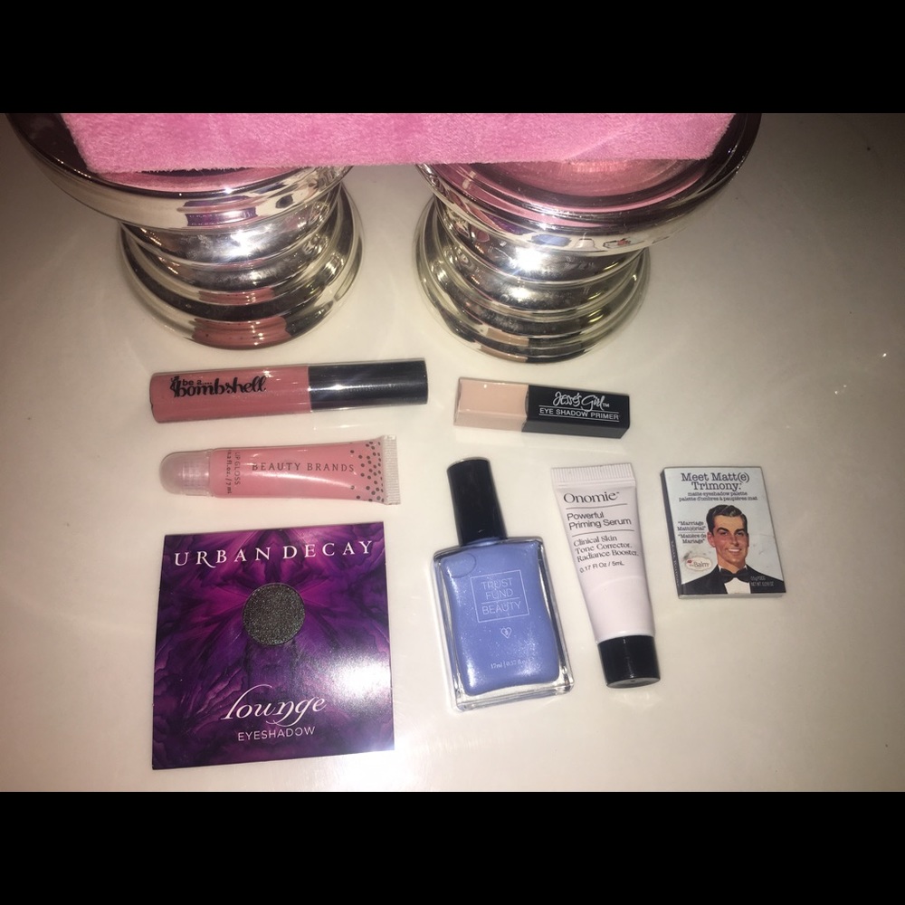 Bundle make up with pink box