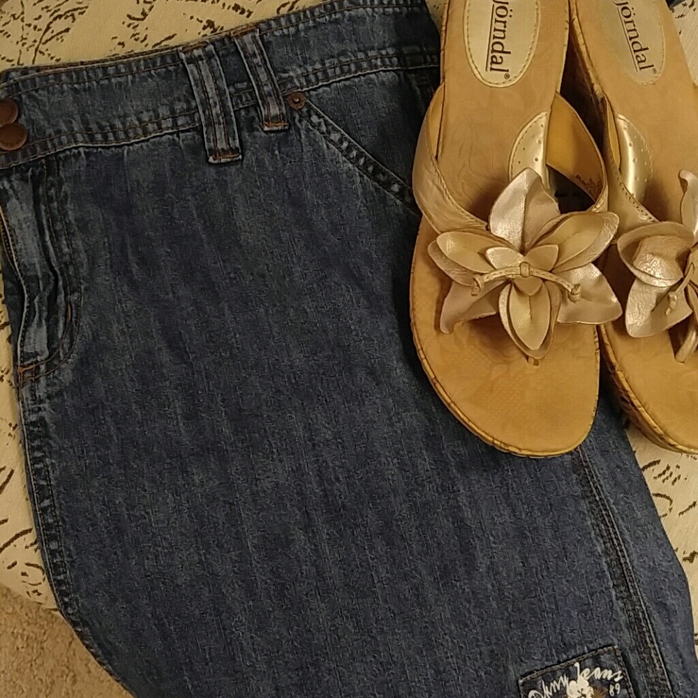 {SALE} DKNY denim skirt