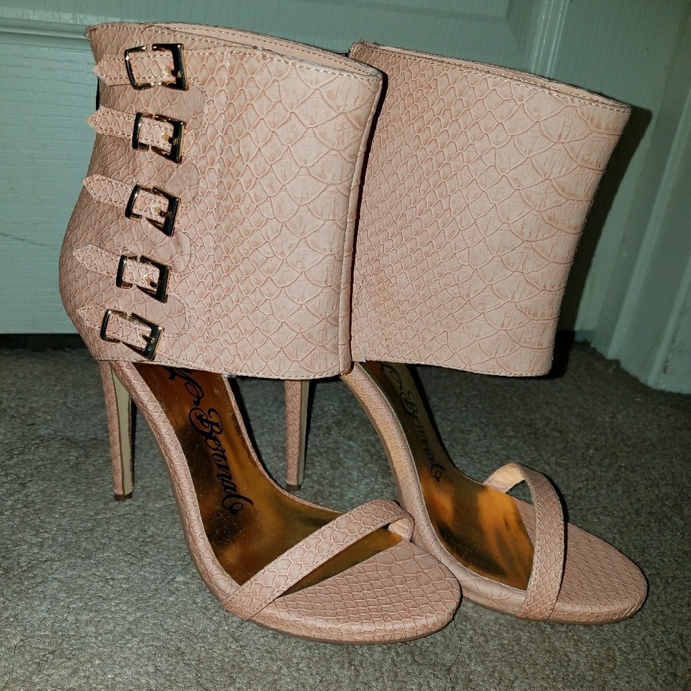 Nelly Bernal Heels