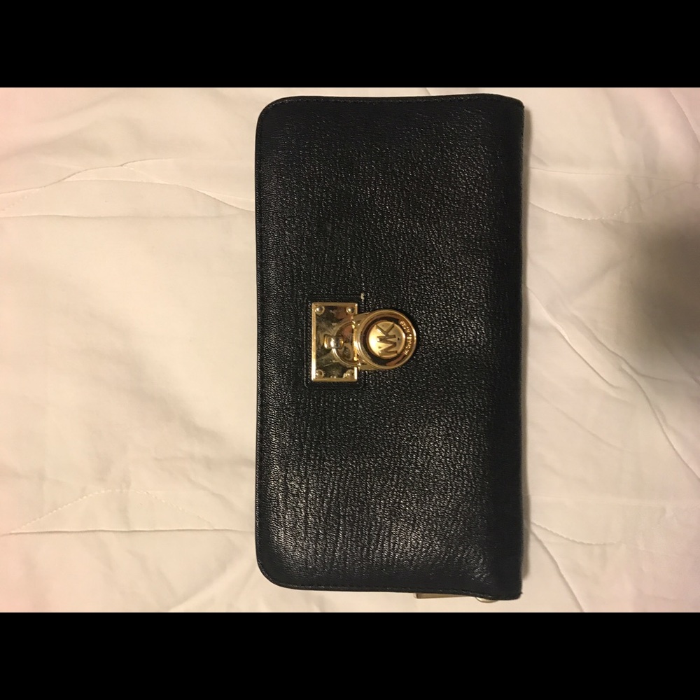 Michael Kors zip wallet