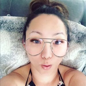 Meet your Posher, Linh