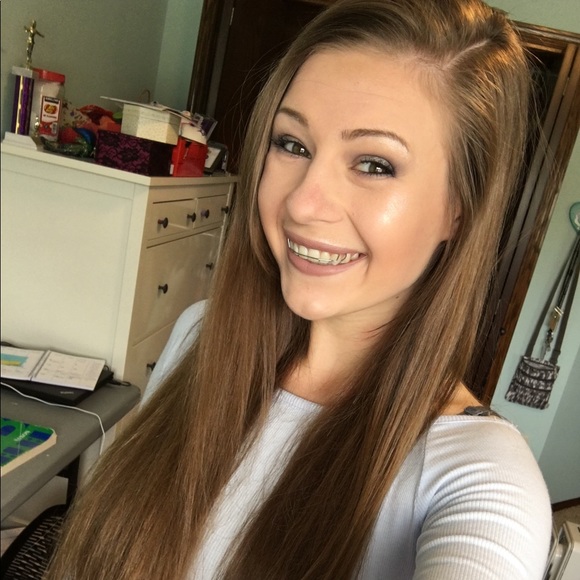 Meet your Posher, Claire - Picture 1 of 1