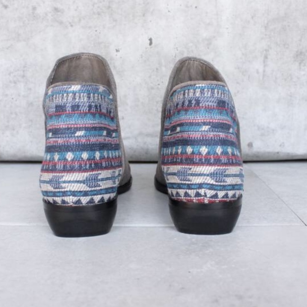NIB Aztec Grey Distressed Burnished Toe Booties - Picture 2 of 8