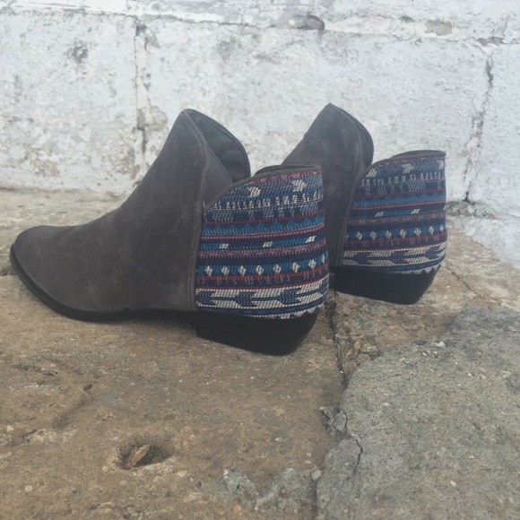 NIB Aztec Grey Distressed Burnished Toe Booties - Picture 3 of 8